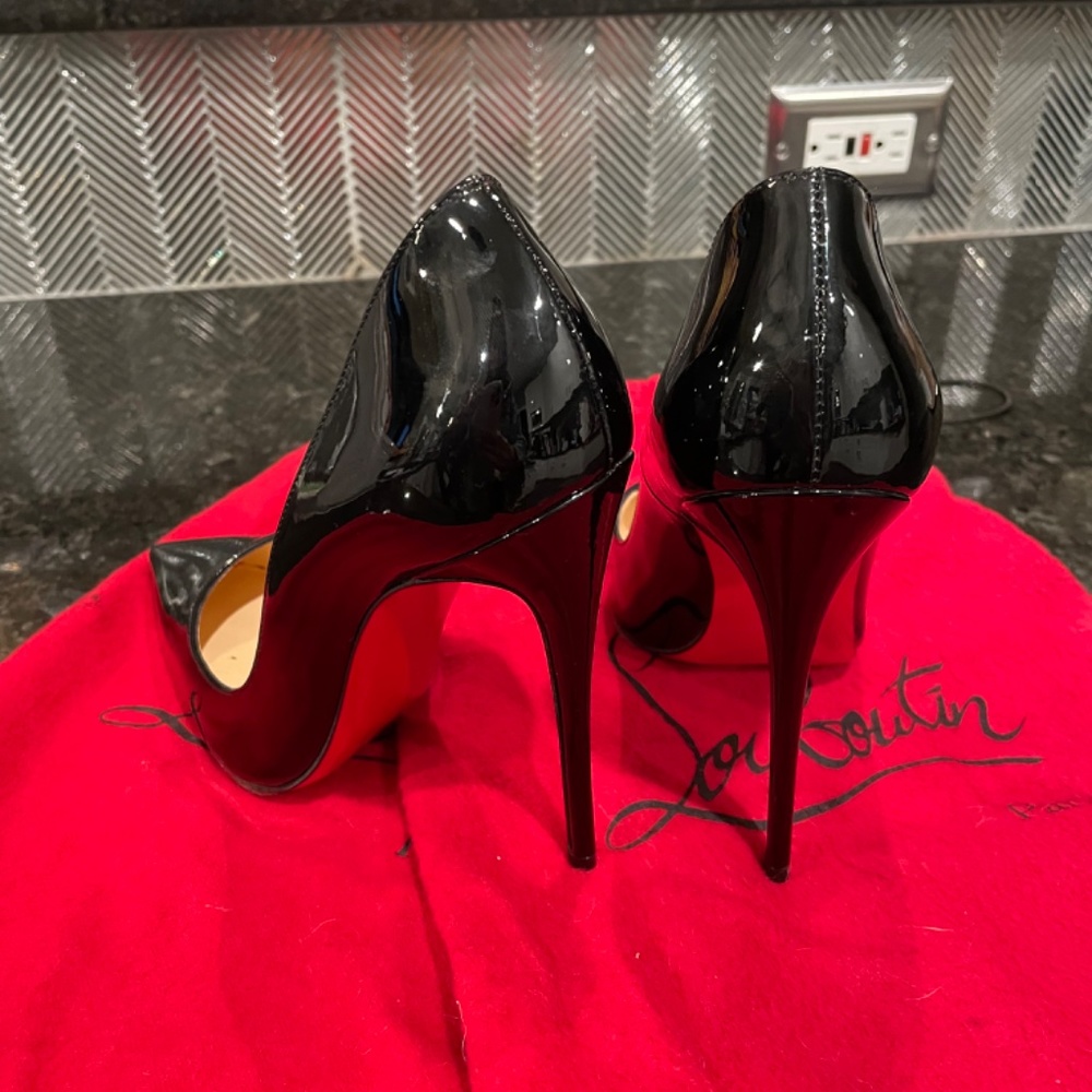 Christian Louboution So Kate Heels - Picture 4 of 9